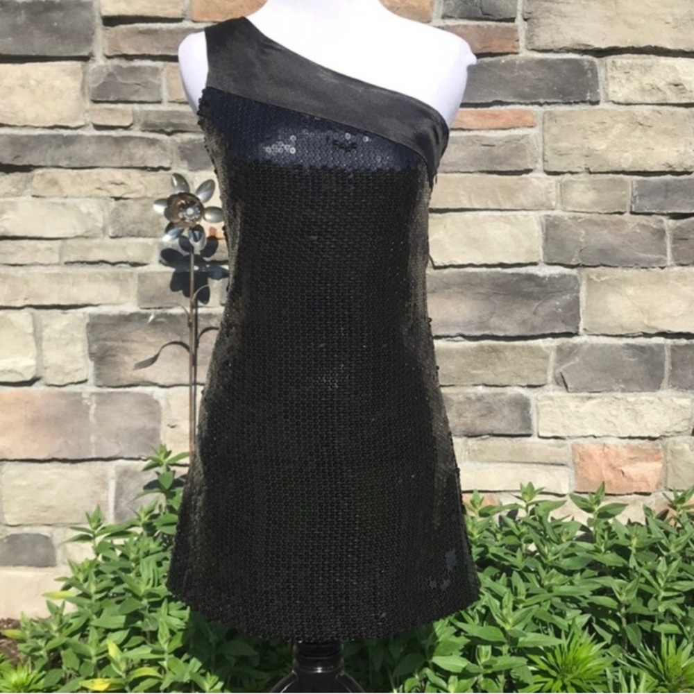 Elegant Black One-Shoulder Dress